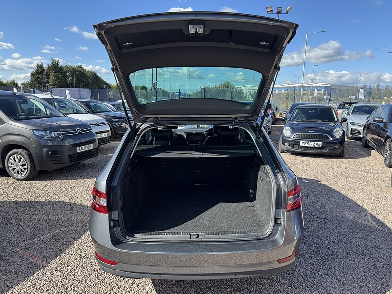 Skoda Superb TSI iV SE Technology - U2572