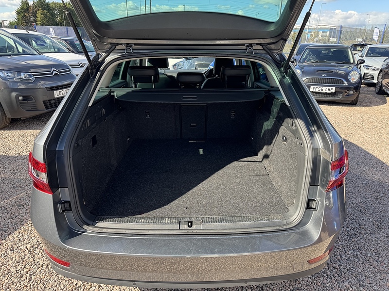 Skoda Superb TSI iV SE Technology - U2572