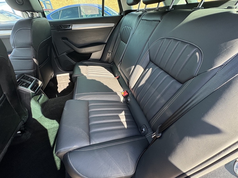 Skoda Superb TSI iV SE Technology - U2572