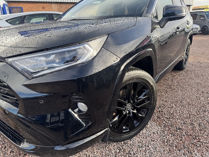 Toyota RAV4 VVT-h Black Edition - U2595