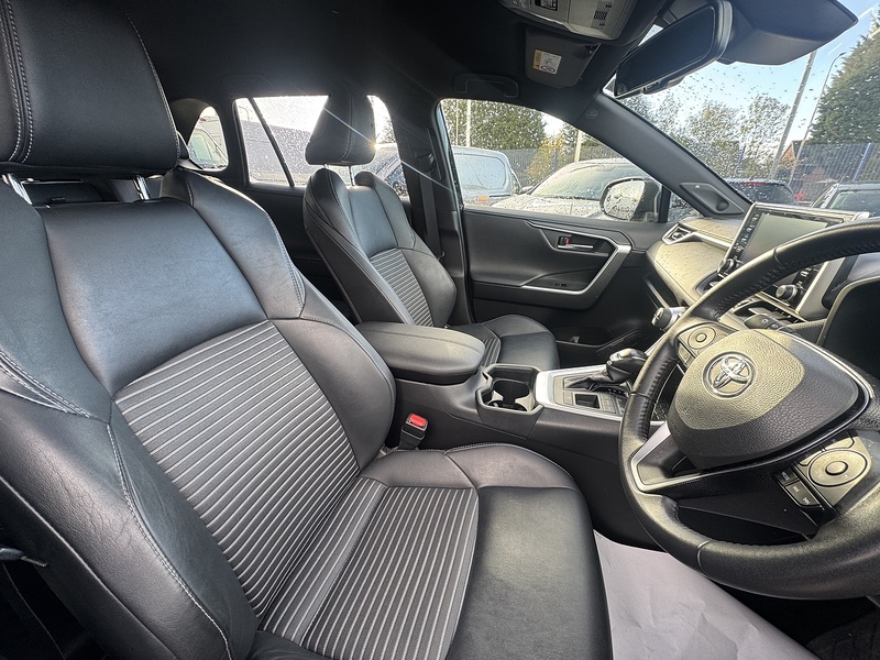 Toyota RAV4 VVT-h Black Edition - U2595