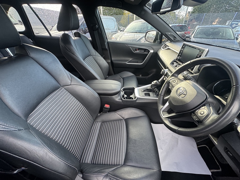 Toyota RAV4 VVT-h Black Edition - U2595
