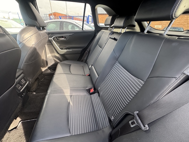 Toyota RAV4 VVT-h Black Edition - U2595