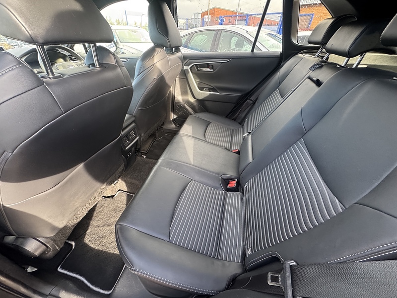 Toyota RAV4 VVT-h Black Edition - U2595