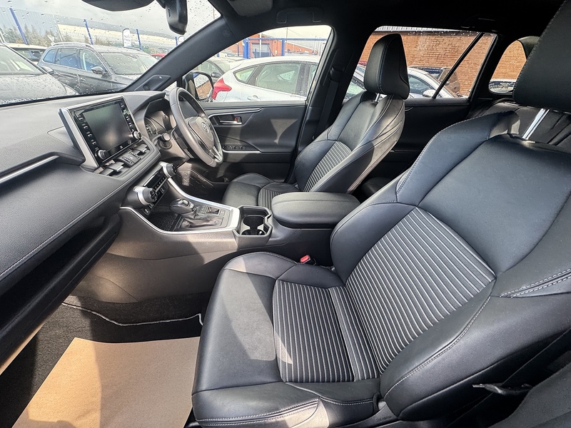 Toyota RAV4 VVT-h Black Edition - U2595