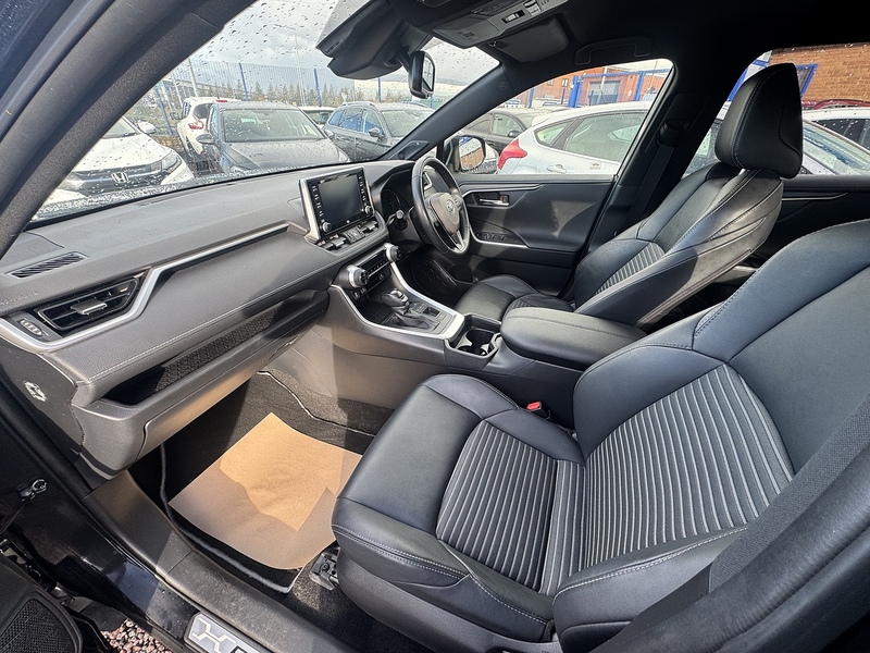 Toyota RAV4 VVT-h Black Edition - U2595