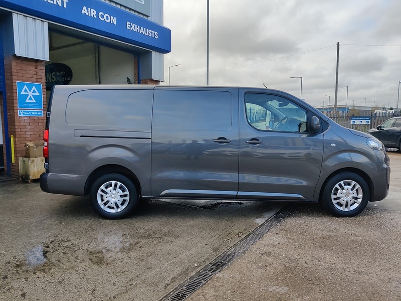 Vauxhall Vivaro Turbo D 3100 Sportive - U2629