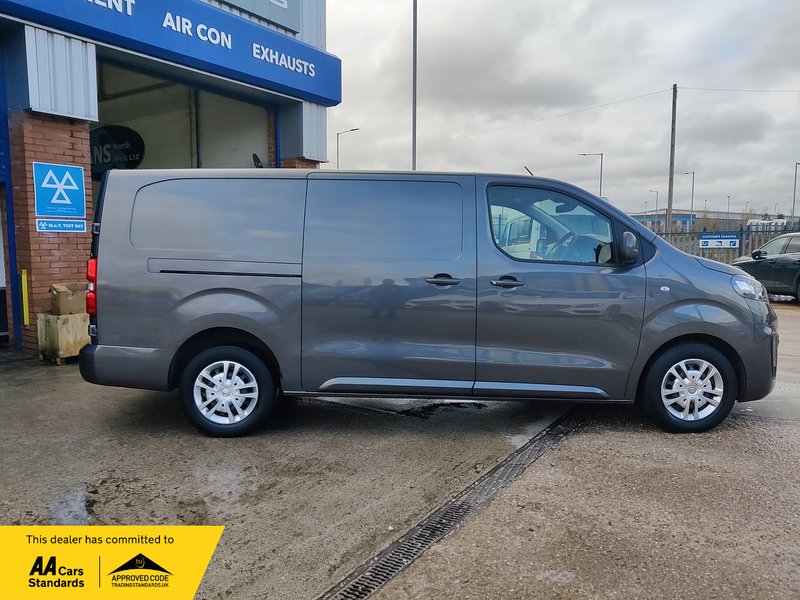 Vauxhall Vivaro Turbo D 3100 Sportive - U2629