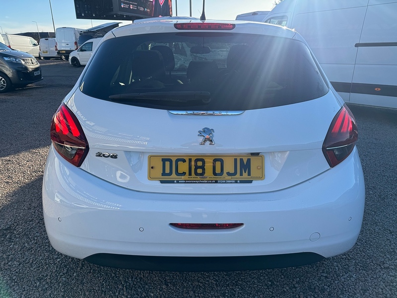 Peugeot 208 PureTech Allure Premium - U2632