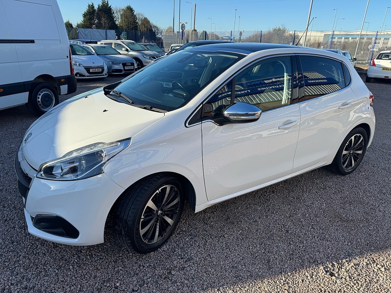Peugeot 208 PureTech Allure Premium - U2632