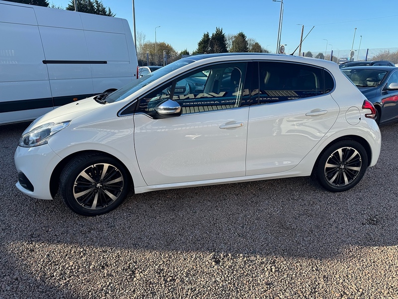 Peugeot 208 PureTech Allure Premium - U2632