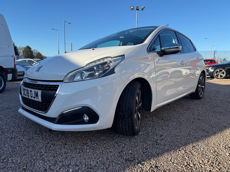 Peugeot 208 PureTech Allure Premium - U2632