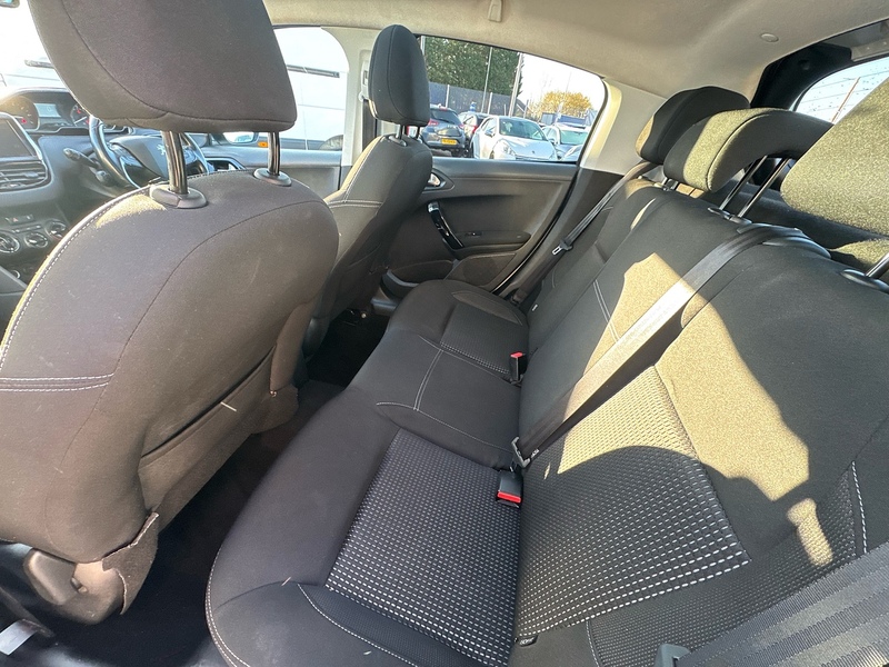 Peugeot 208 PureTech Allure Premium - U2632