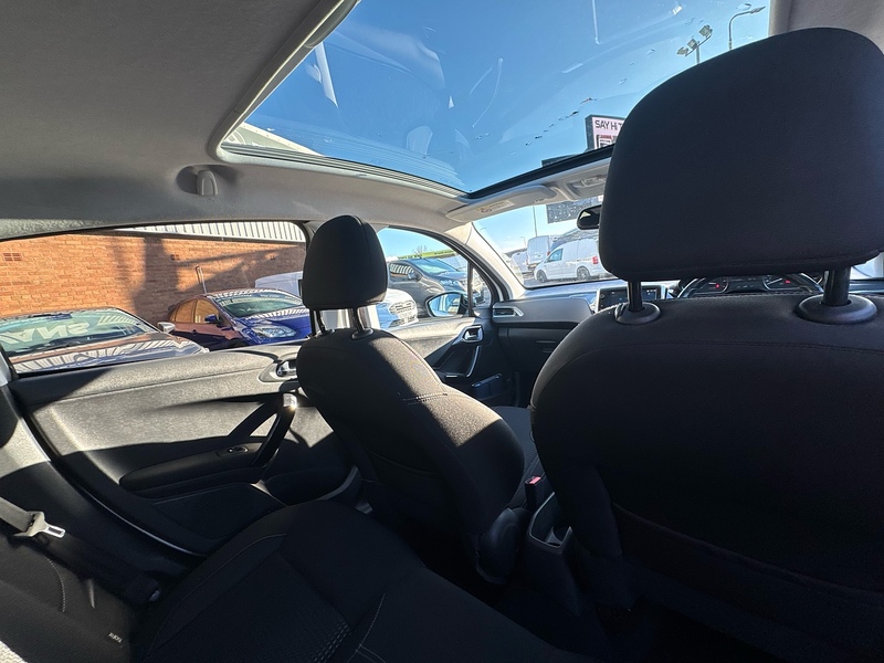 Peugeot 208 PureTech Allure Premium - U2632