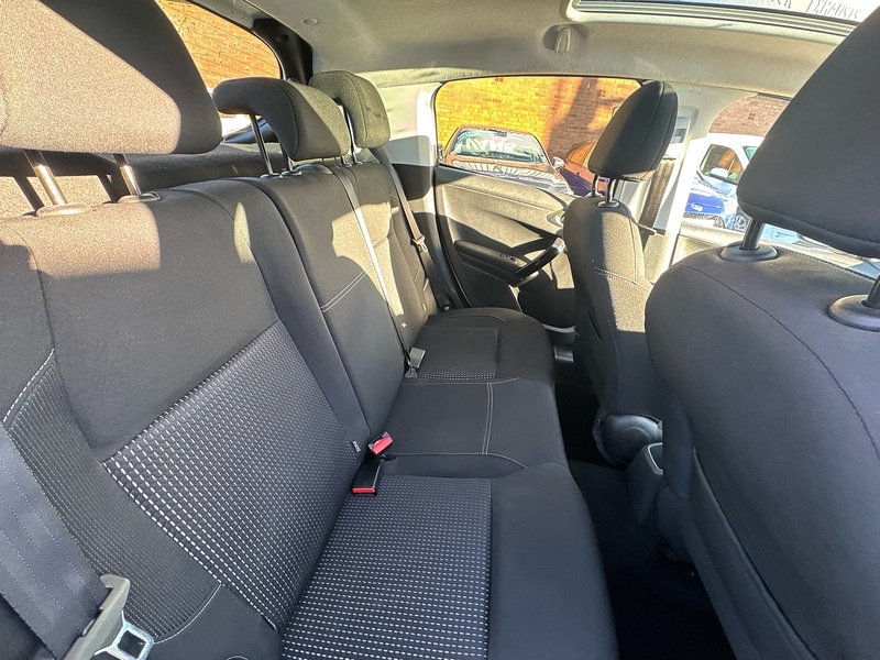 Peugeot 208 PureTech Allure Premium - U2632