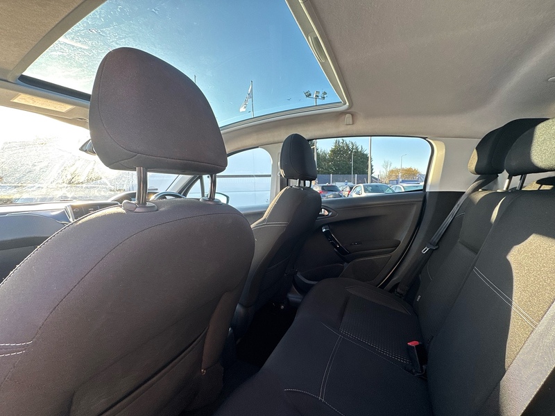 Peugeot 208 PureTech Allure Premium - U2632