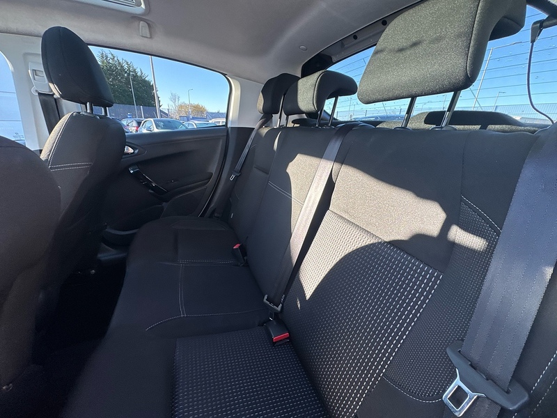 Peugeot 208 PureTech Allure Premium - U2632