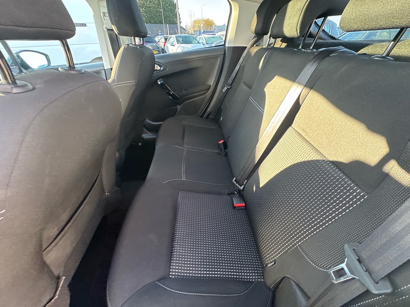 Peugeot 208 PureTech Allure Premium - U2632