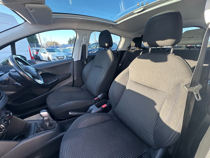 Peugeot 208 PureTech Allure Premium - U2632