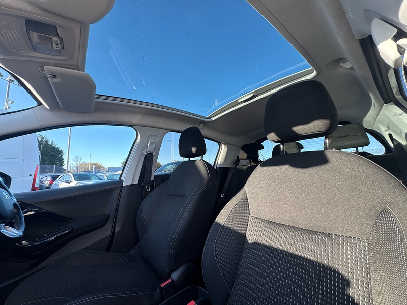 Peugeot 208 PureTech Allure Premium - U2632