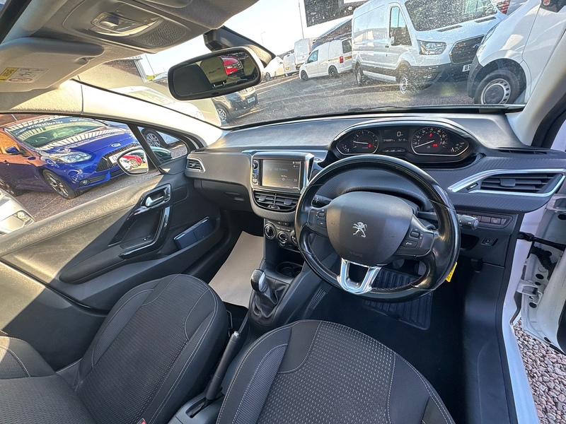 Peugeot 208 PureTech Allure Premium - U2632