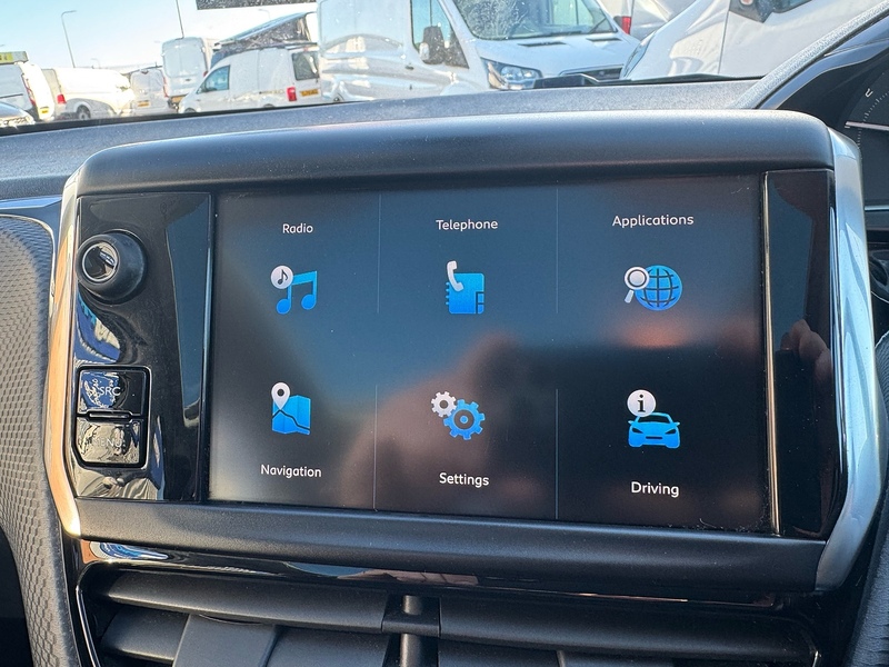 Peugeot 208 PureTech Allure Premium - U2632