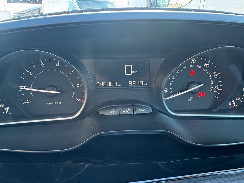 Peugeot 208 PureTech Allure Premium - U2632