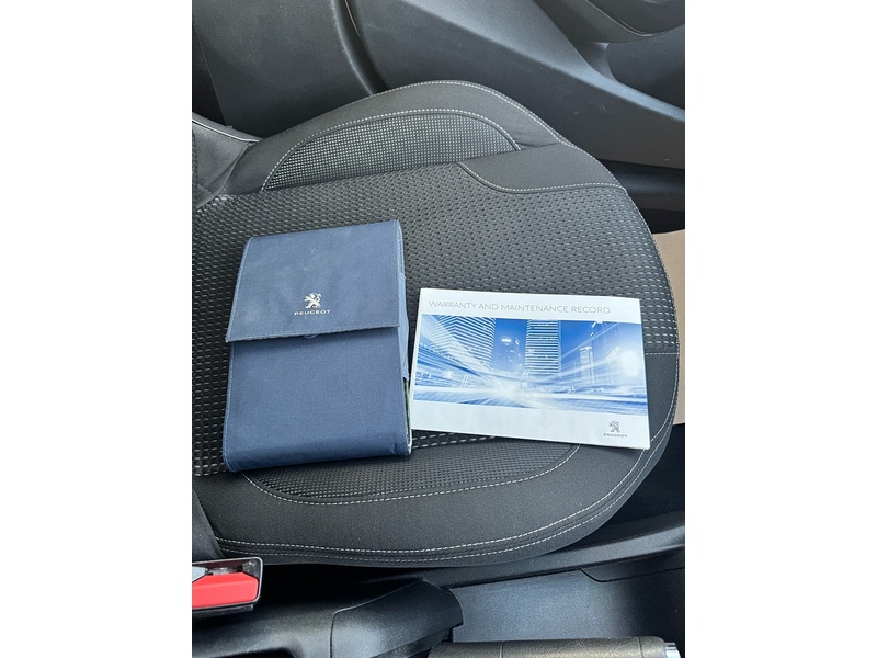 Peugeot 208 PureTech Allure Premium - U2632