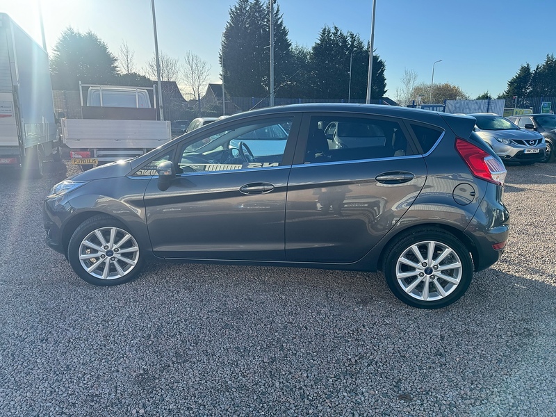 Ford Fiesta T EcoBoost Titanium - U2636