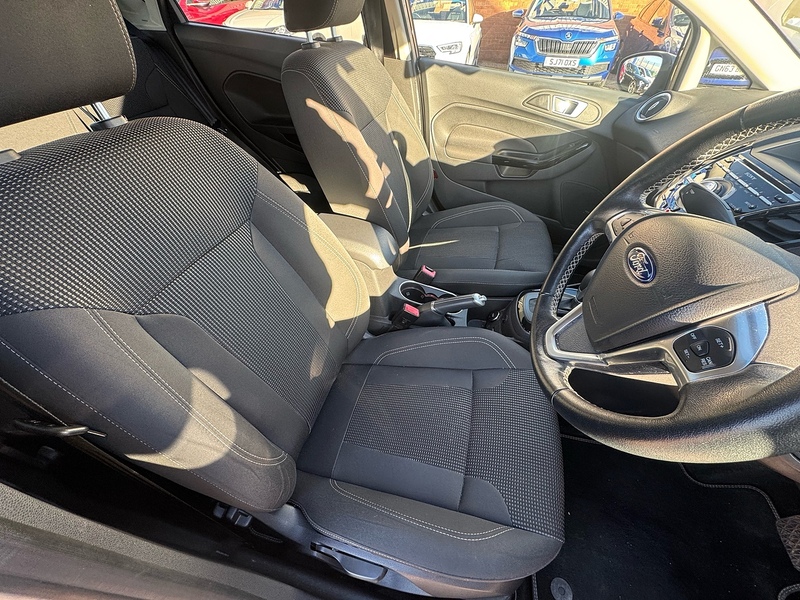 Ford Fiesta T EcoBoost Titanium - U2636