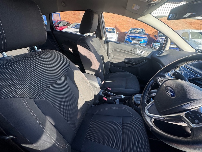 Ford Fiesta T EcoBoost Titanium - U2636