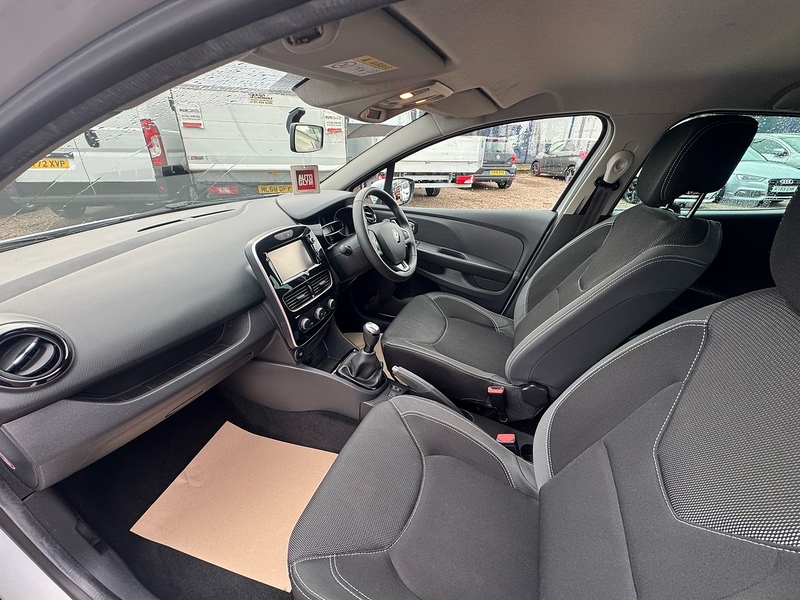 Renault Clio TCe Iconic - U2638