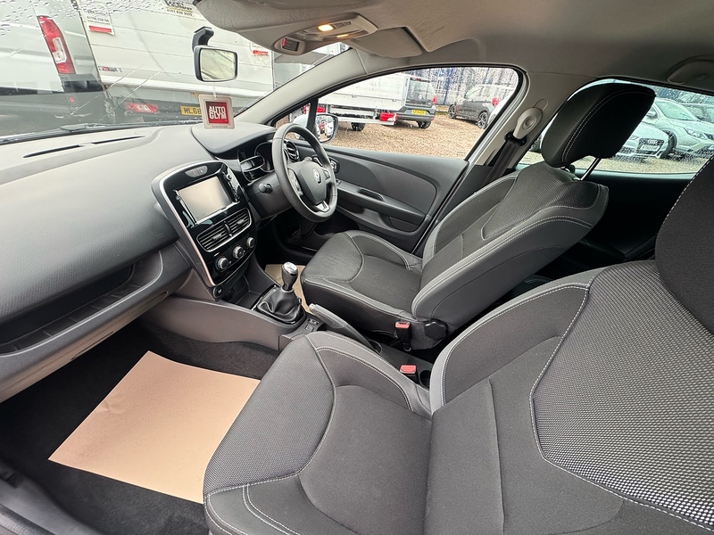 Renault Clio TCe Iconic - U2638