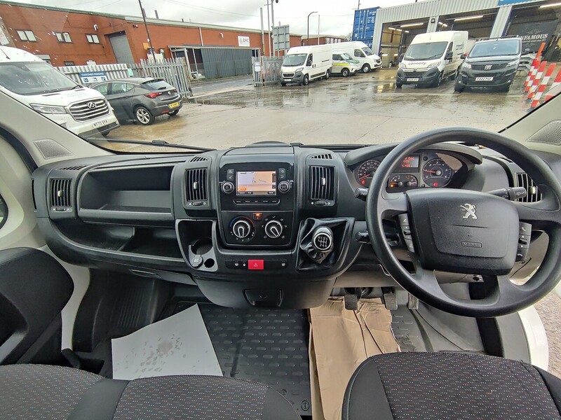 Peugeot Boxer BlueHDi 335 Professional - U2650