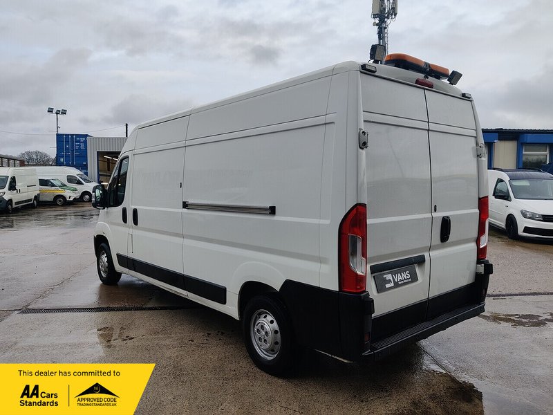Peugeot Boxer BlueHDi 335 Professional - U2650