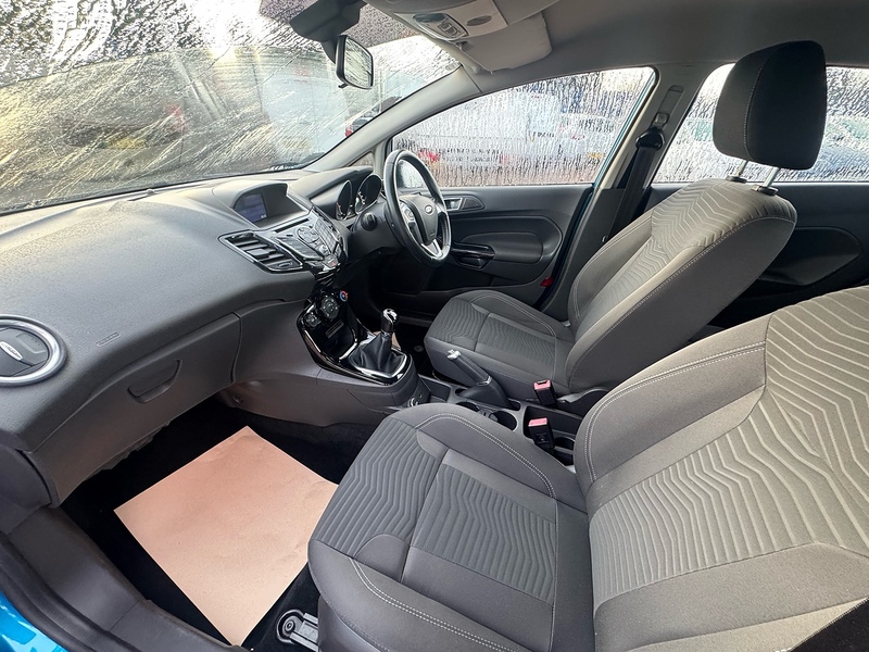 Ford Fiesta Zetec - U2666