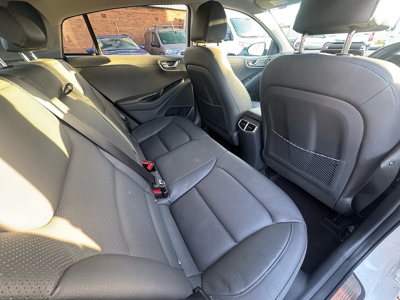 Hyundai IONIQ h-GDi Premium SE - U2674