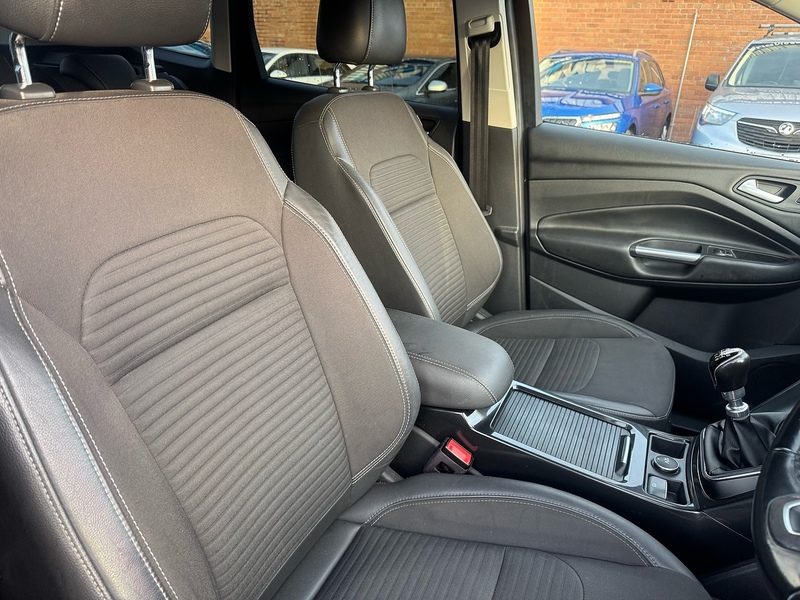 Ford Kuga TDCi Titanium - U2680