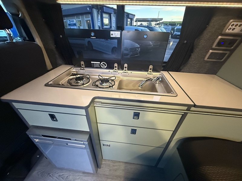 Volkswagen Transporter TDI T28 Camper - U2682