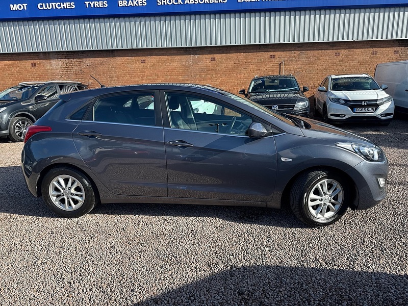 Hyundai i30 CRDi Blue Drive SE - U2700