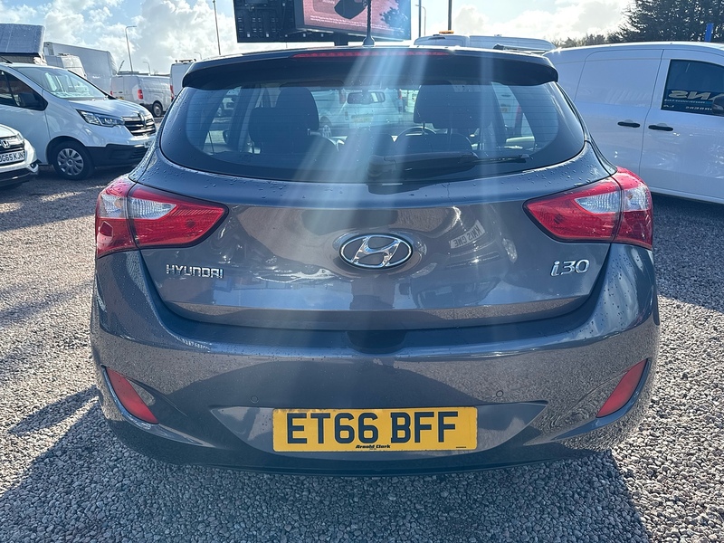 Hyundai i30 CRDi Blue Drive SE - U2700