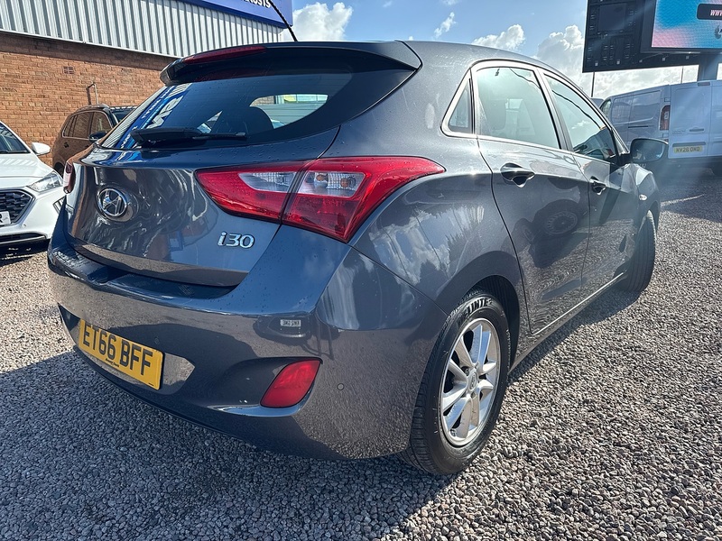 Hyundai i30 CRDi Blue Drive SE - U2700