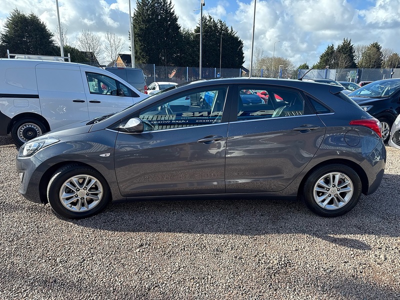 Hyundai i30 CRDi Blue Drive SE - U2700