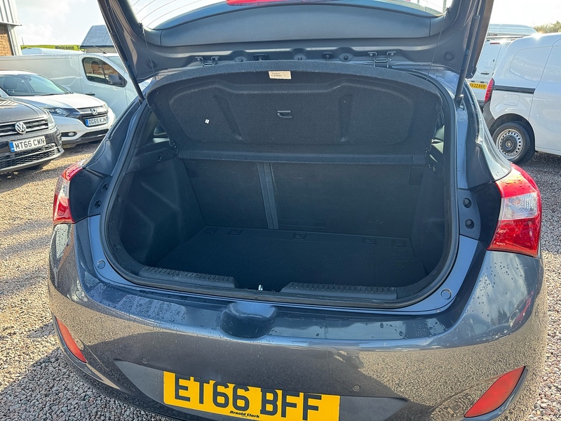 Hyundai i30 CRDi Blue Drive SE - U2700