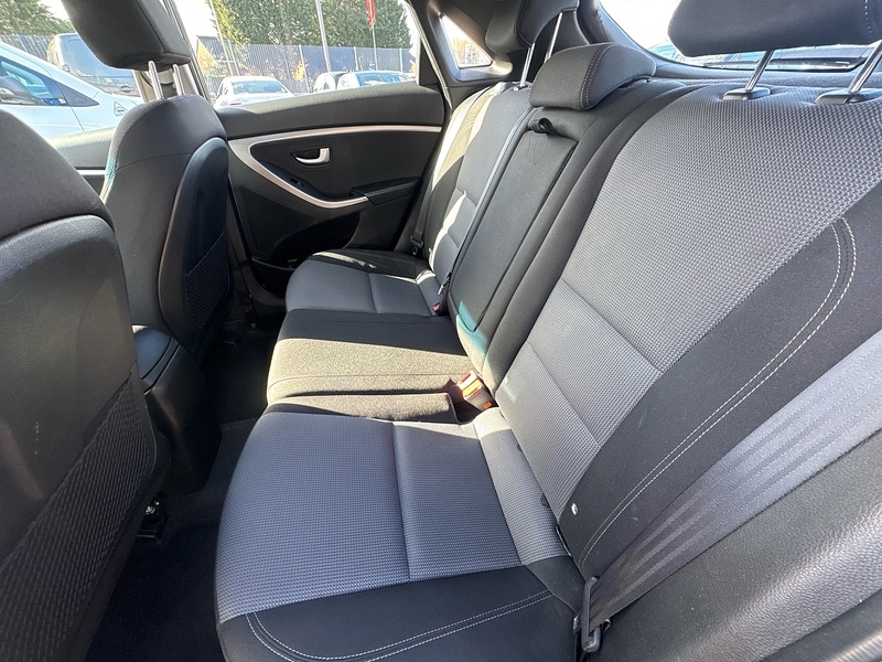 Hyundai i30 CRDi Blue Drive SE - U2700
