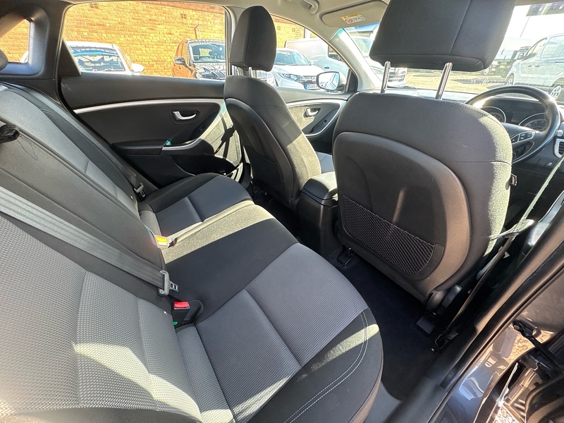 Hyundai i30 CRDi Blue Drive SE - U2700