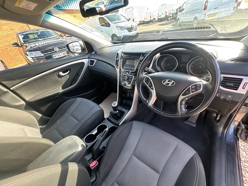 Hyundai i30 CRDi Blue Drive SE - U2700