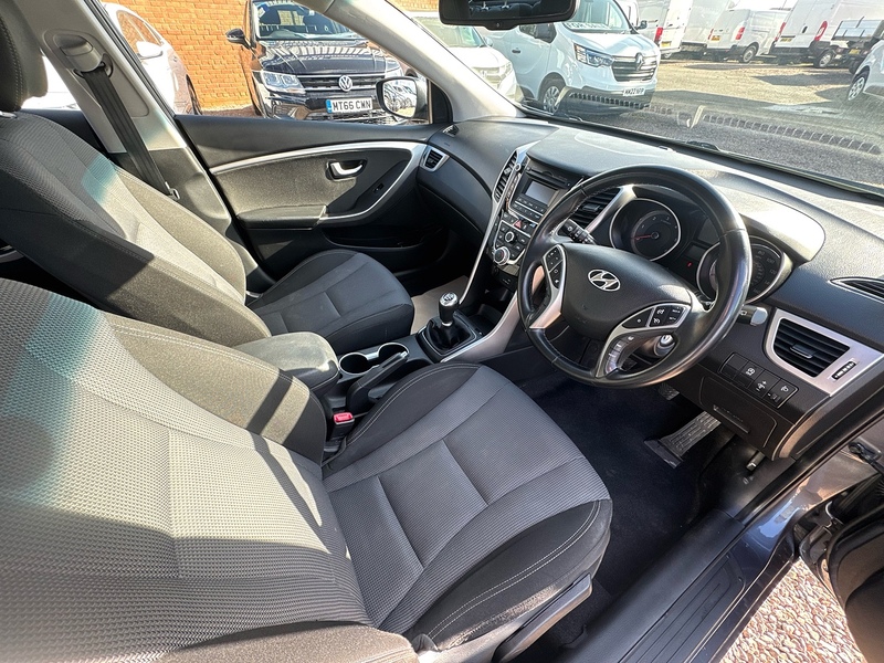 Hyundai i30 CRDi Blue Drive SE - U2700