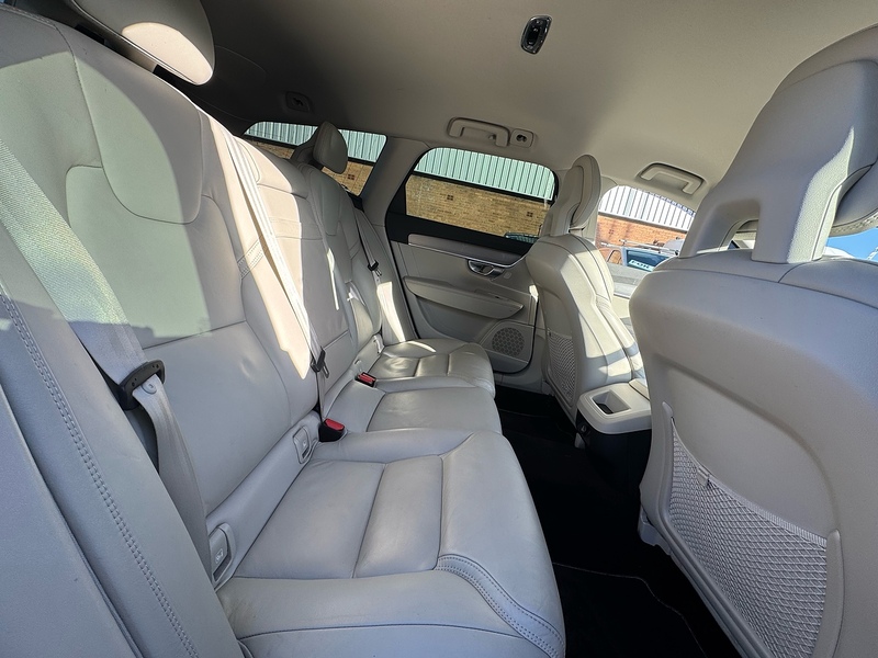 Volvo V90 D4 Inscription - U2703