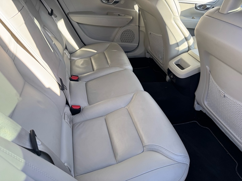 Volvo V90 D4 Inscription - U2703